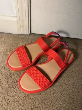 Clean! Rothy's ($189) Women's 8 The Lightweight Platform Wedge Sandals in Red